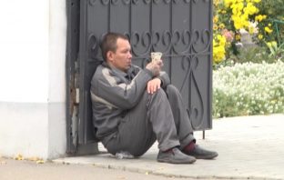 Жить с протянутой рукой. Сегодня отмечается международный день борьбы за ликвидацию нищеты.